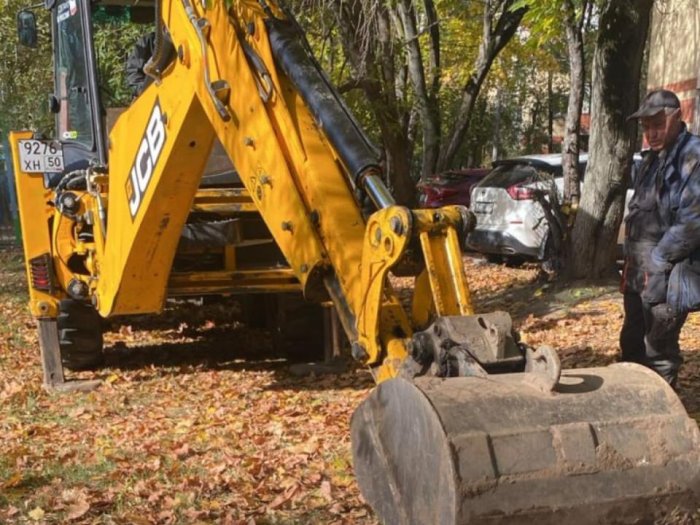 Специалисты Балашихинских Коммунальных Систем успешно ликвидировали утечку на трубопроводе горячего водоснабжения у дома № 14 по проспекту Ленина