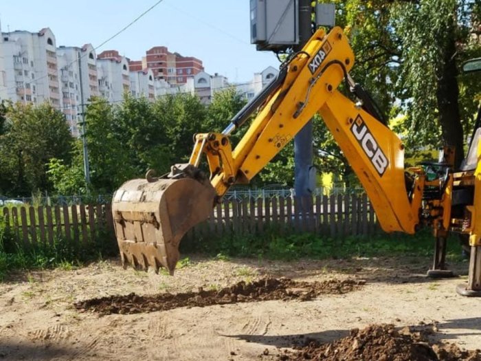  Проведены работы по устранению утечки на трубопроводе горячего водоснабжения у многоквартирного дома № 32 в микрорайоне Дзержинского